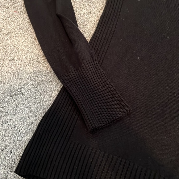 Express black v-neck light sweater size small - Picture 3 of 5